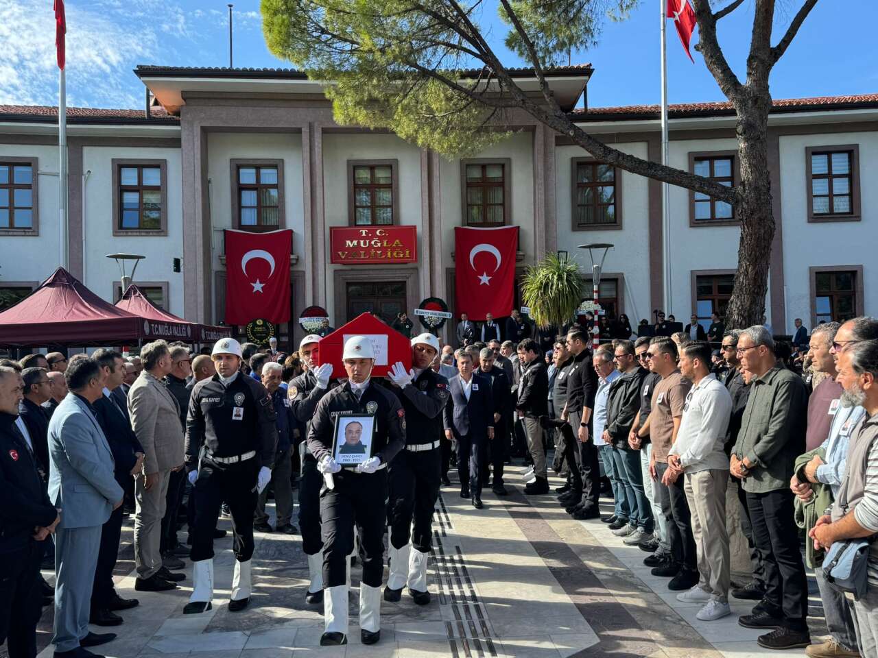Muğla Emniyetinde Hüzün: Trafik Polisi Deniz Çakıcı Son Yolculuğuna Uğurlandı 13